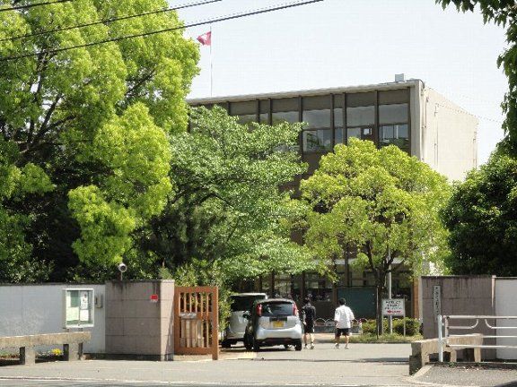 高校・高専　京都府立桂高校（高校・高専）まで571m