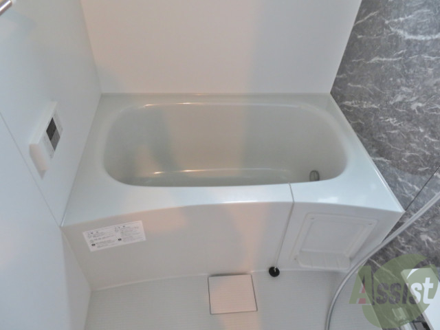 バス・シャワールーム　こちらのお風呂で、一日の疲れを癒してください。