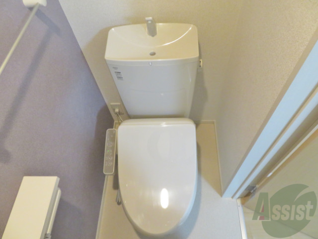 トイレ　トイレには、嬉しいウォシュレット付きです。