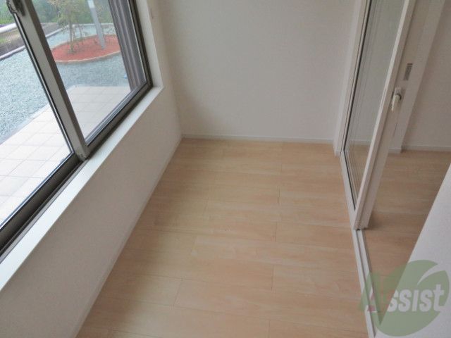 バルコニー　こちらのサンルームで、洗濯物干しもバッチリです。