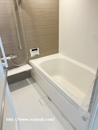 バス・シャワールーム　浴室乾燥機・追い焚き機能付き一坪バス