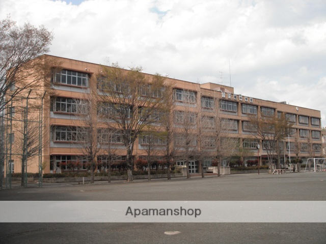 中学校　鶴ヶ島市立南中学校（中学校）まで723m