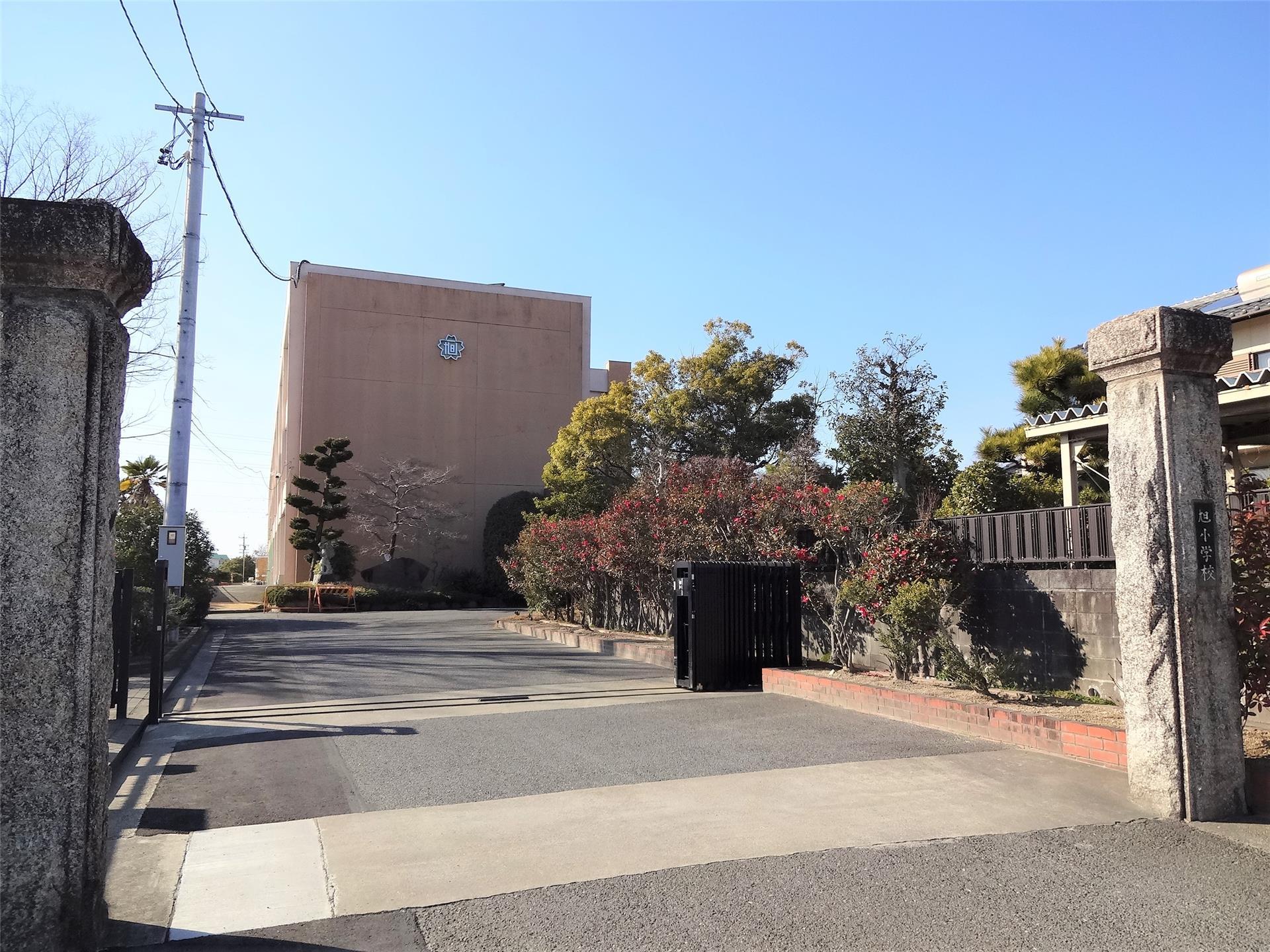 小学校　尾張旭市立旭小学校（小学校）まで1029m