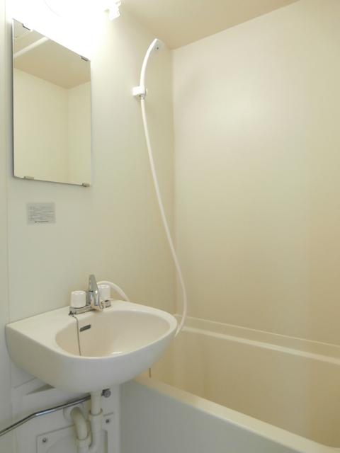 バス・シャワールーム　トイレと同室