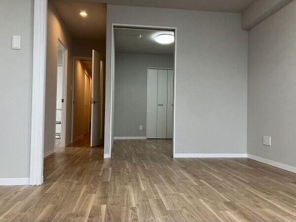 居室・リビング　明るい居間で気持ちまで明るくなりますね！