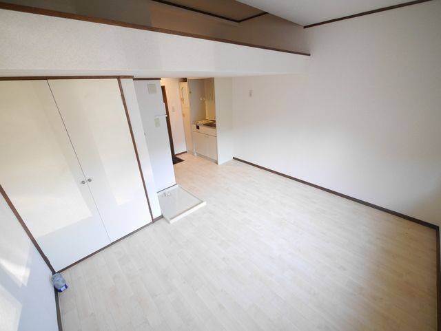 居室・リビング　同建物別号室別タイプ参考写真です