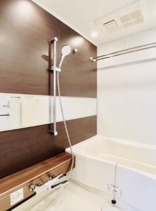 バス・シャワールーム　同タイプのお写真です（色合い等が異なる場合が御座います）