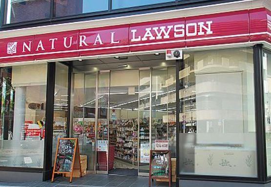 コンビニ　ナチュラルローソン NL港芝浦三丁目店（コンビニ）まで152m