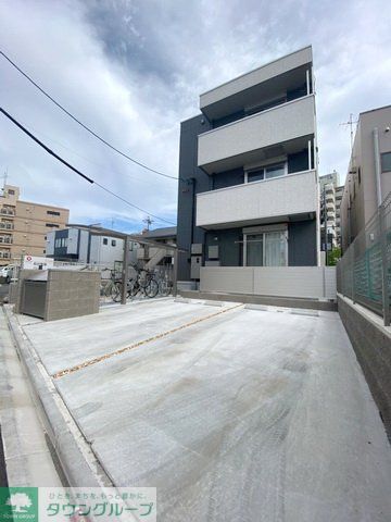 建物外観　駐車場