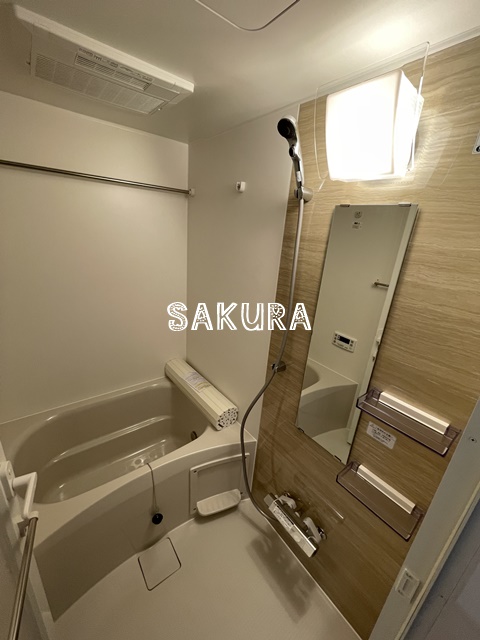 バス・シャワールーム　追い焚き・浴室乾燥機付き♪