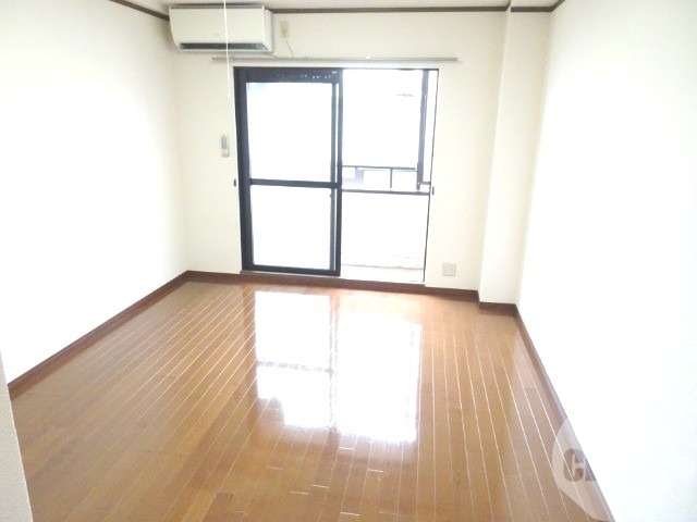 居室・リビング　明るいお部屋です♪