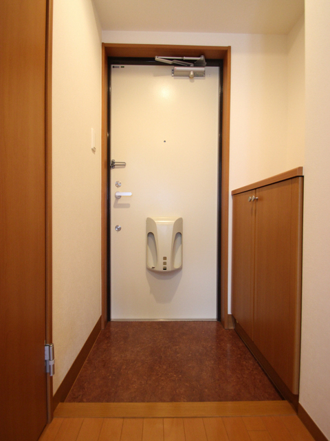 玄関　※別室の参考写真の為、現況優先です。