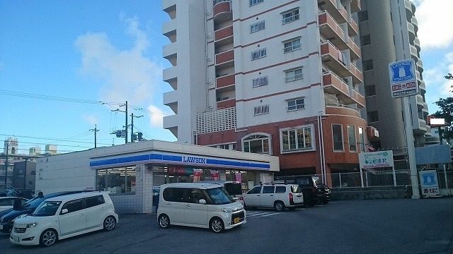 コンビニ　ローソン那覇天久店（コンビニ）まで600m