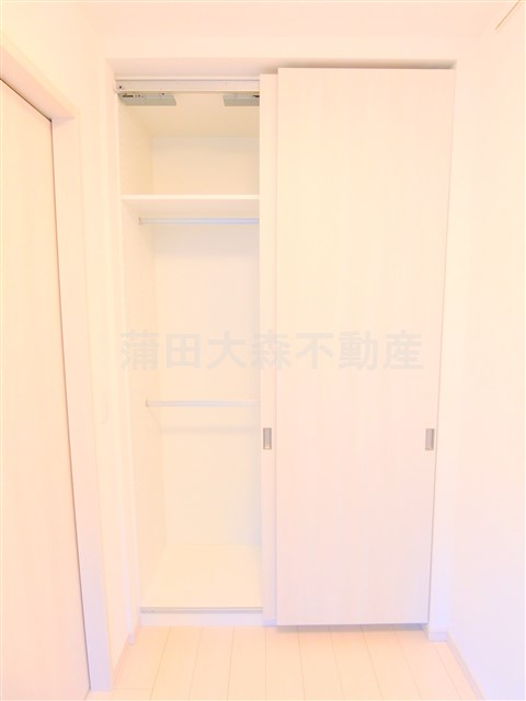 収納　使いやすい引き戸の収納クローゼット　1メートル程