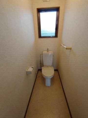 トイレ　同じ建物のお部屋のお部屋の写真です。