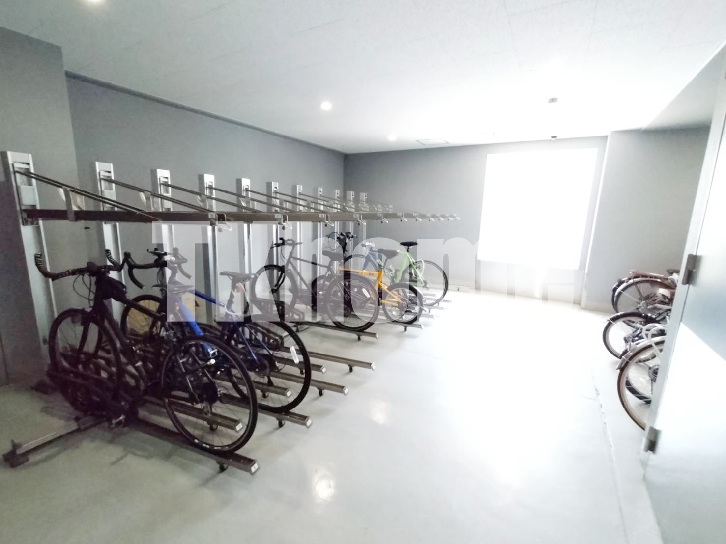 駐車場　駐輪場完備