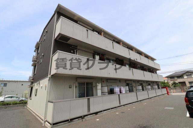 建物外観　白と黒のツートンカラーもおしゃれです！