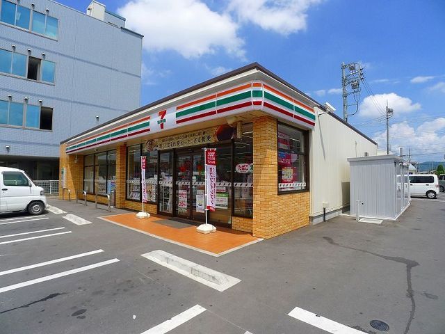 コンビニ　セブンイレブン（コンビニ）まで500m