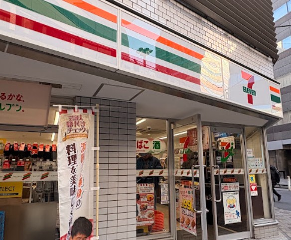 コンビニ　セブンイレブン赤坂4丁目店（コンビニ）まで231m
