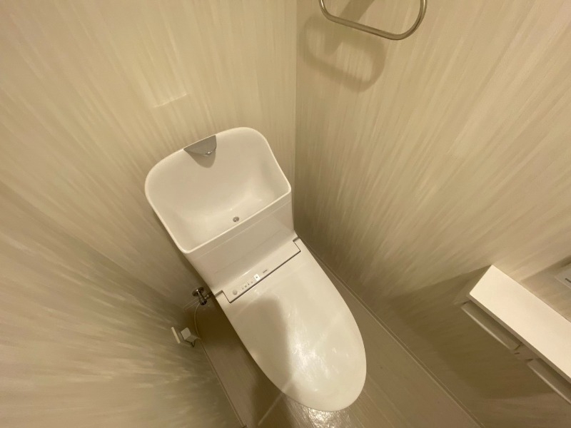 トイレ　ウォシュレット機能がついたトイレ。安心して使用できますね。