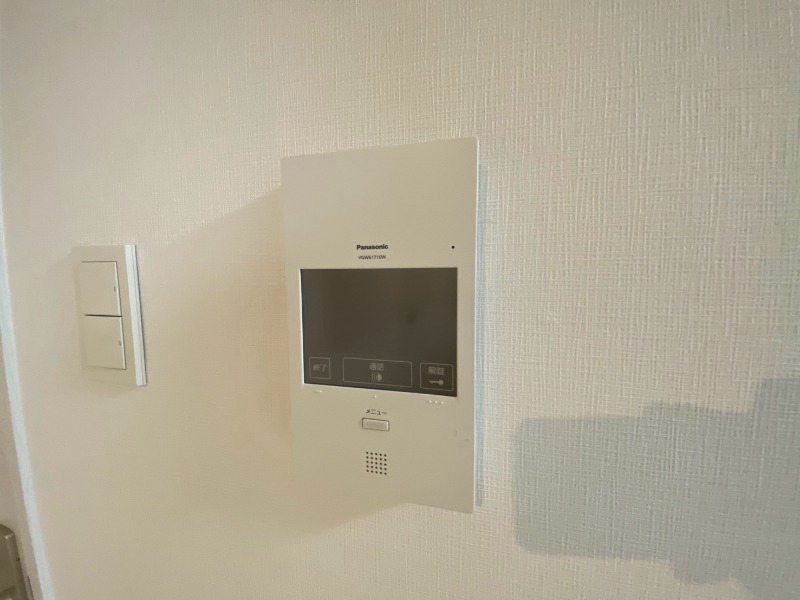 セキュリティ　ＴＶモニター付インターホンです。来客者の顔が見えるので安心！
