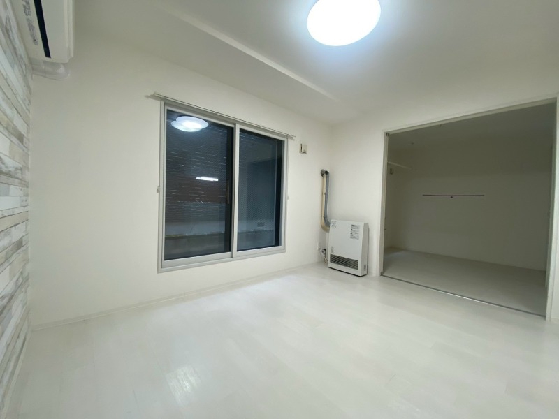居室・リビング　広くてキレイなお部屋が広がっていて、充実した生活が送れそう。
