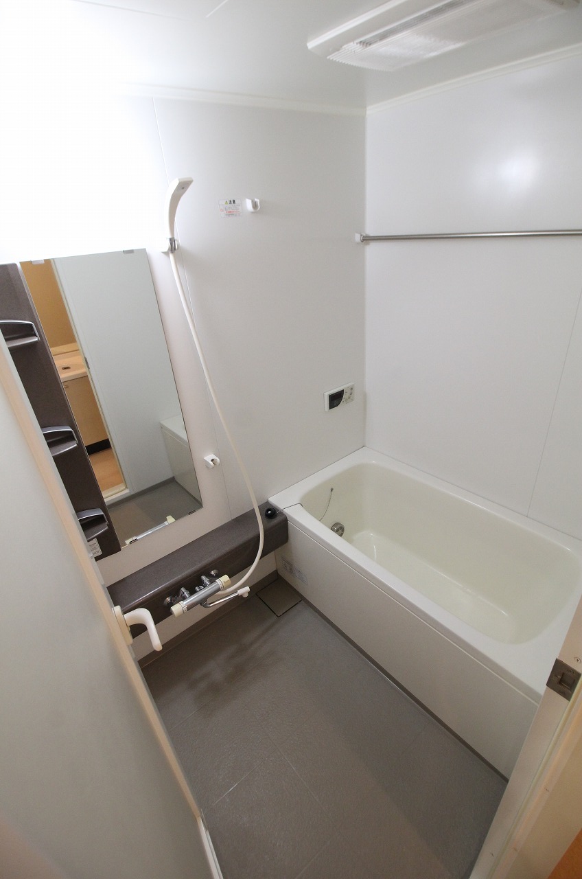 バス・シャワールーム　別の部屋の写真です