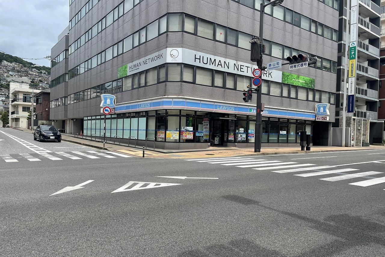 コンビニ　ローソン長崎勝山町店（コンビニ）まで214m