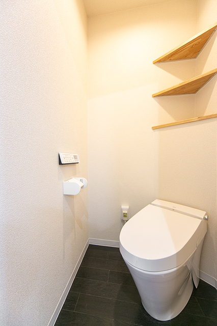 トイレ　※写真は同タイプ住戸です。