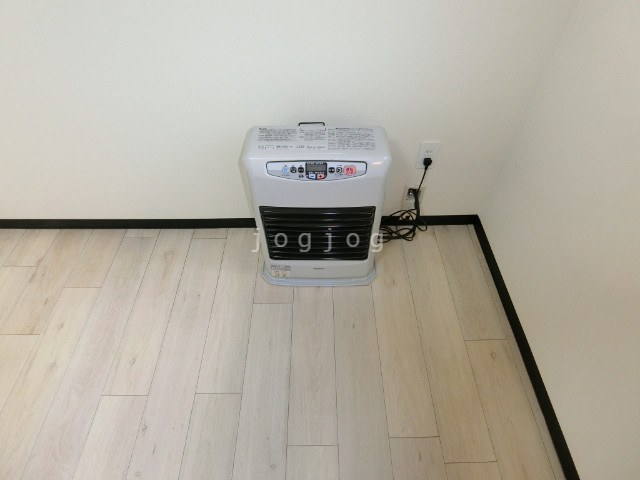 その他設備　冬はあったか石油ストーブです。