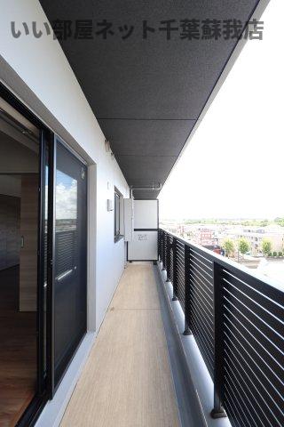 バルコニー　バルコニー付きです 同じ建物の別のお部屋の写真になります！