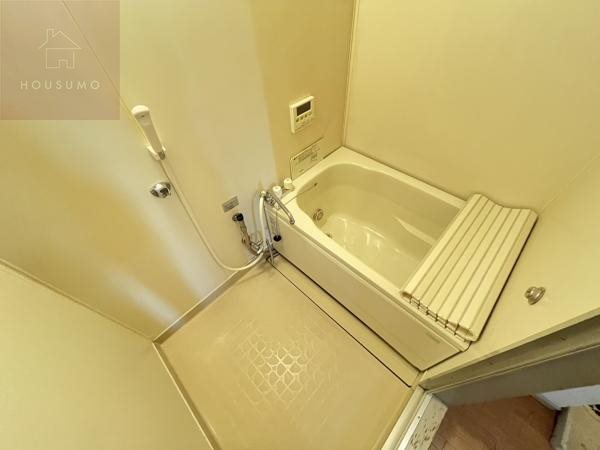 バス・シャワールーム　落ち着いた空間のお風呂です