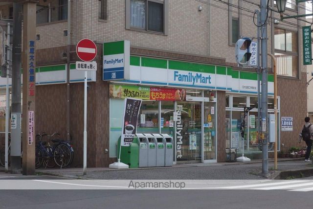 コンビニ　ファミリーマート（コンビニ）まで527m