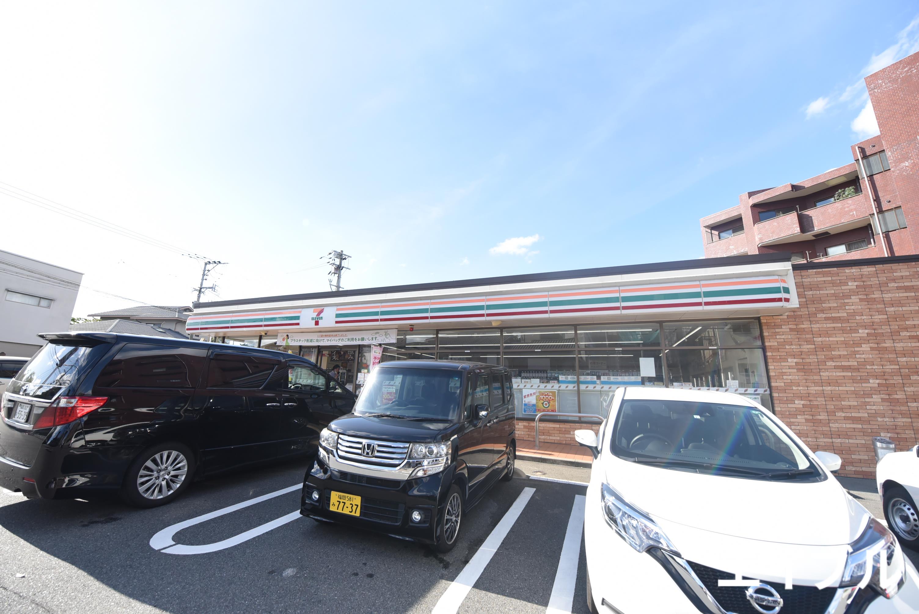 コンビニ　セブンイレブン福岡高宮駅前店（コンビニ）まで279m