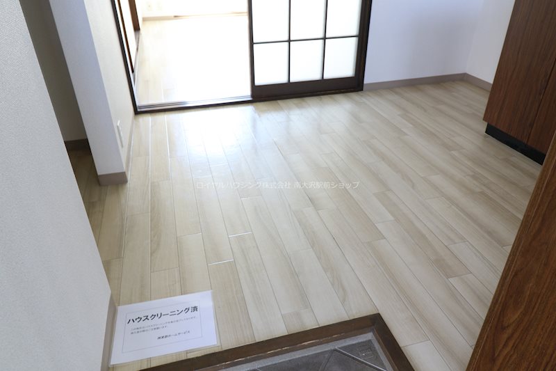 玄関　※参考写真