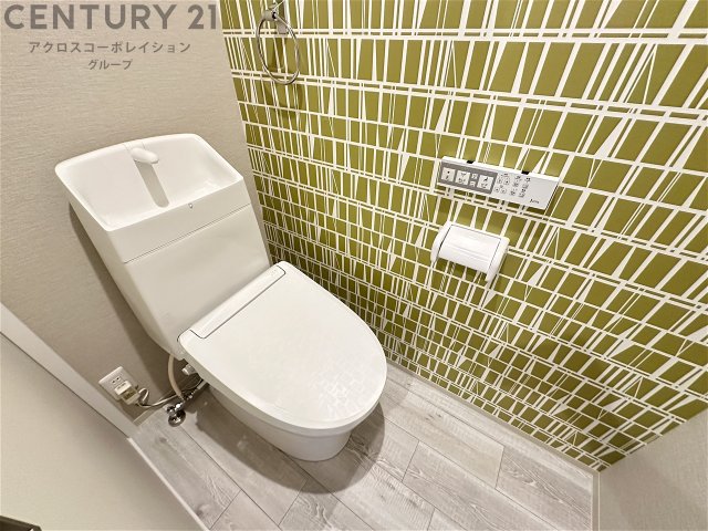 トイレ　温水洗浄便座付きのトイレです♪