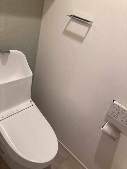 トイレ　※写真は同タイプ住戸です。