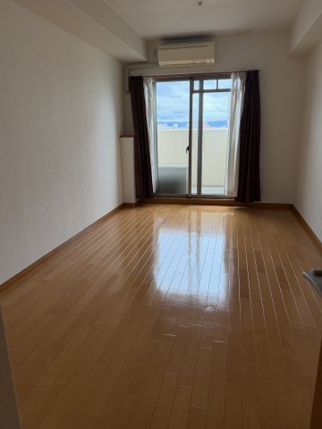 レジュールアッシュ梅田イーストの居間写真