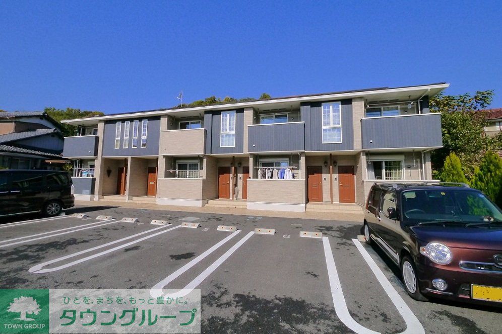 建物外観　駐車場