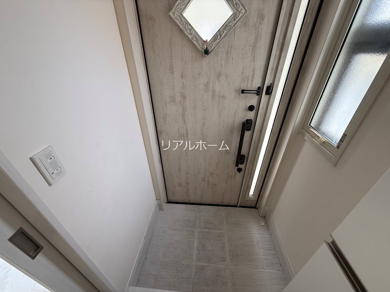 上桂前田町貸家の玄関写真