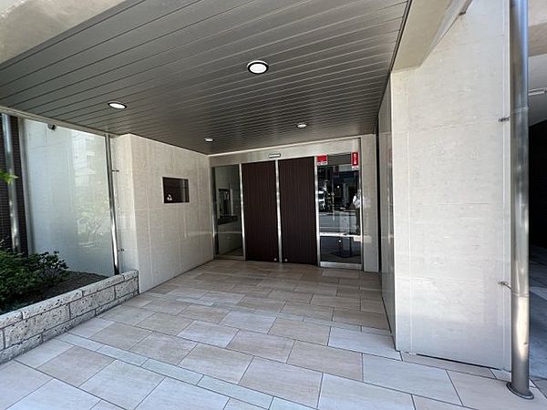 エントランス　弊社は都内全域の物件をご紹介可能です！
