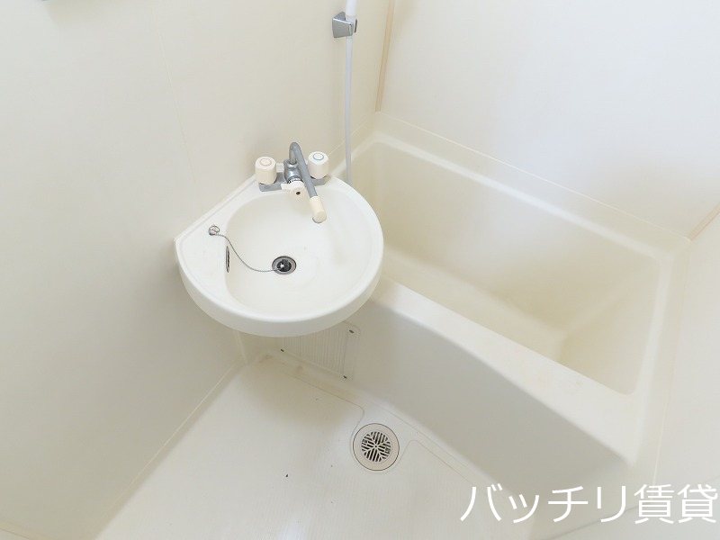バス・シャワールーム　＊画像は別部屋の為イメージ、現状を優先いたします