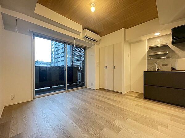 居室・リビング　※別部屋の参考写真です。