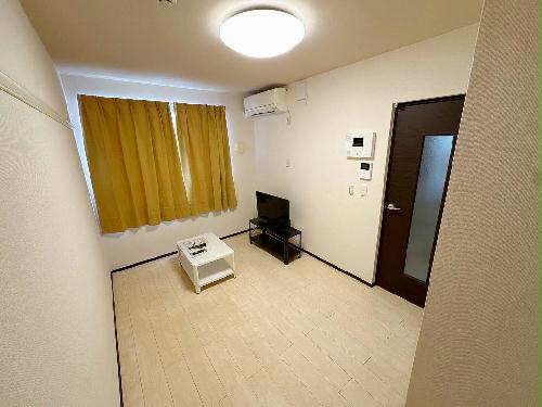 クレイノ東新宿の居間写真
