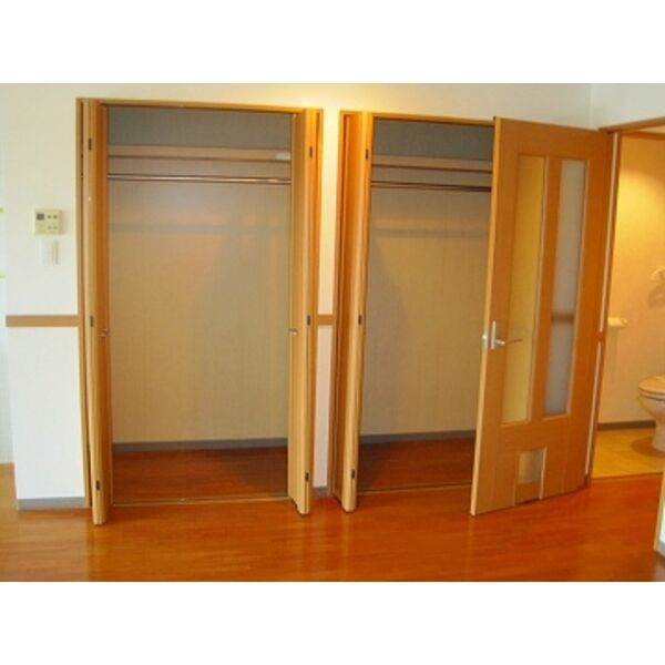 収納　同物件の別部屋になります。