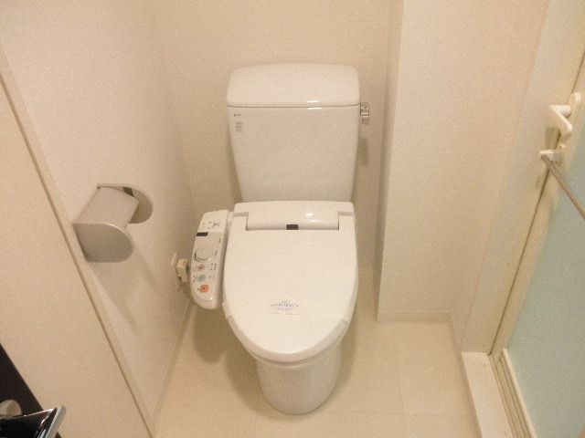 都営大江戸線 麻布十番駅 徒歩3分 10階建 築21年のトイレ写真