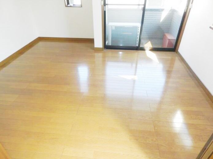 フラットユーワの居間写真