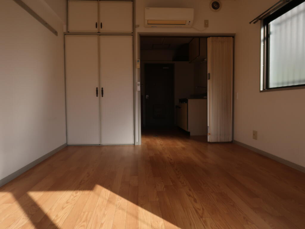 岩岡ビルの居間写真
