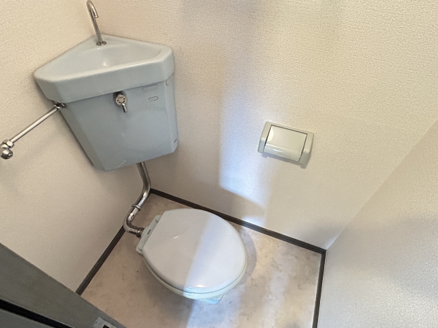 西鉄貝塚線 西鉄香椎駅 徒歩7分 2階建 築29年のトイレ写真