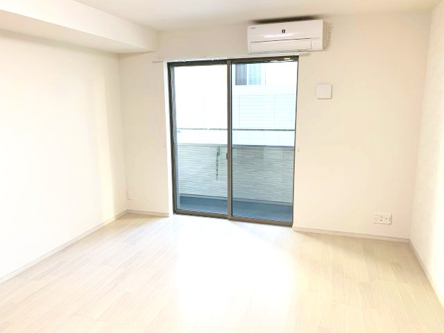 ウェルスクエア芦屋の居間写真